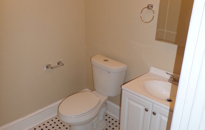 For Rent: Spacious Urban Living at 1322-1324 Eutaw Pl – Your Ideal City Dwelling!
