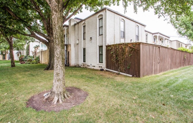 5919 E UNIVERSITY BLVD