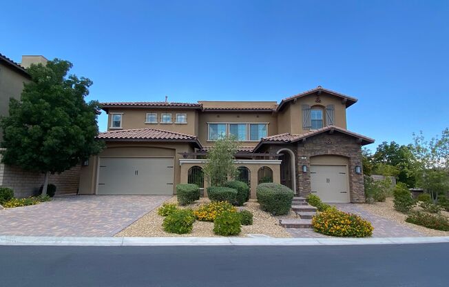Beautiful 4 bed/3 bath home located in Summerlin