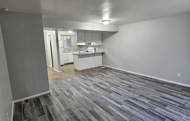 2 beds, 1 bath, 864 sqft, $1,195, Unit Unit 33