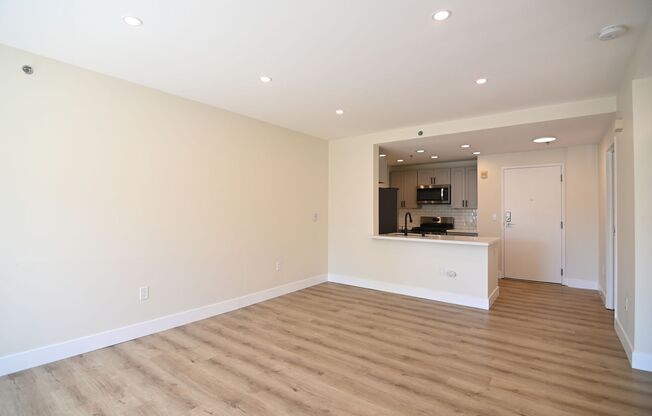 2 beds, 1 bath, 760 sqft, $2,774, Unit 204