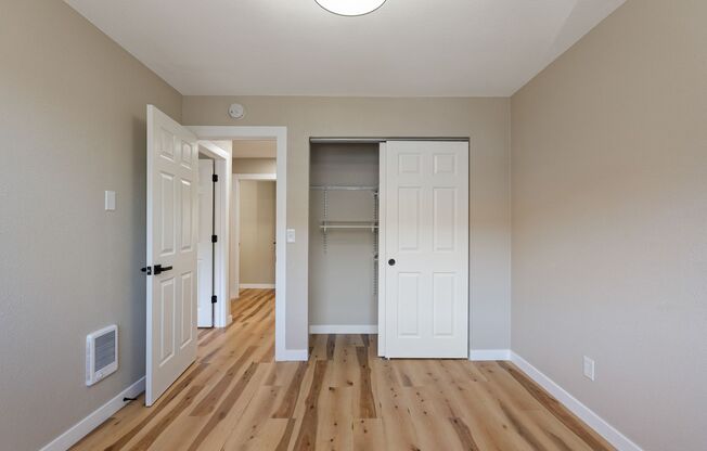 3 beds, 1 bath, 864 sqft, $1,625, Unit #43