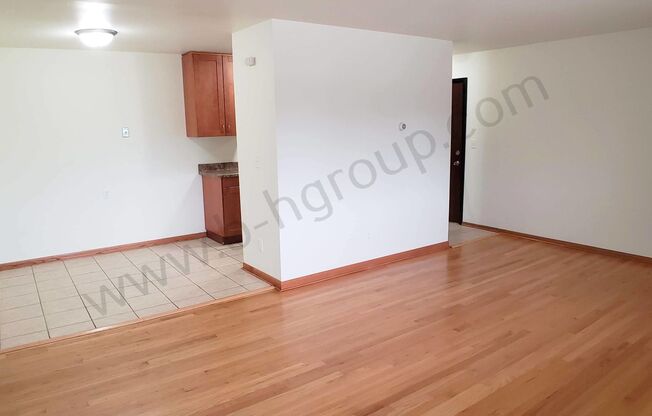 2 beds, 1 bath, 909 sqft, $1,075, Unit 2111-14