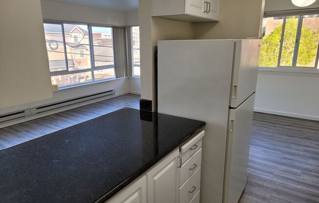 2 beds, 1 bath, 859 sqft, $2,795, Unit C-302