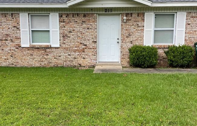 3-Bedroom Home in Ocean Springs – Prime Location & Pet-Friendly!