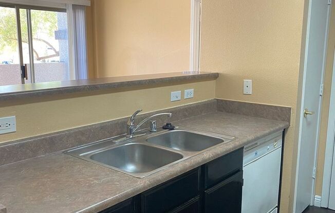 Traverse Point Condo! 2/2 In Henderson, NV!