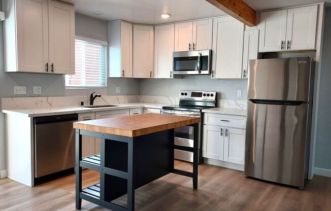 North Park Beautifully Renovated 2 Bed/2 Bath Upstairs Unit with Garage