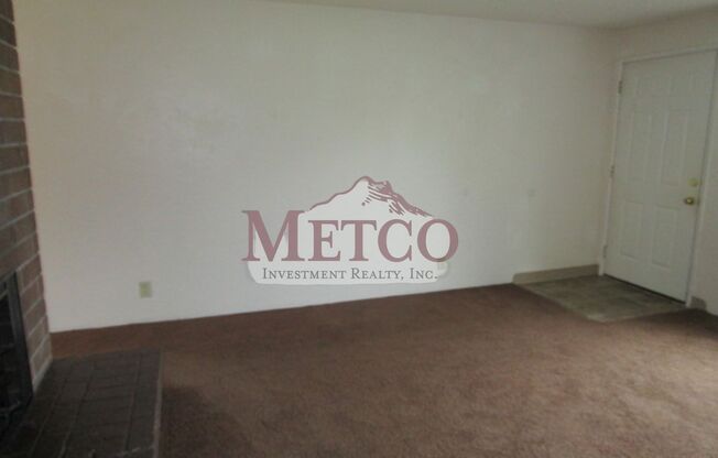 2 beds, 1 bath, 924 sqft, $1,495, Unit 740