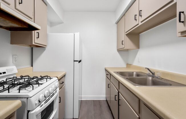 2 beds, 1 bath, 700 sqft, $999, Unit #314
