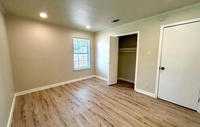 8 beds, 3 baths, $10,400, Unit House