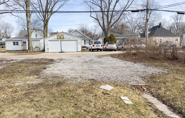 PRELEASING for AUGUST! Close to Campus