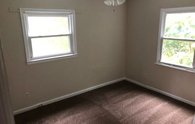 3 beds, 1 bath, $915