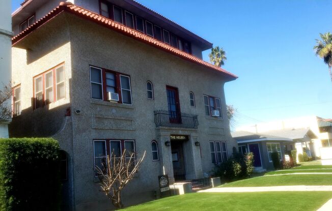 1561 N Van Ness Ave