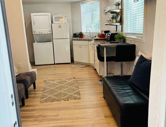 1 bed, , 450 sqft, $2,200