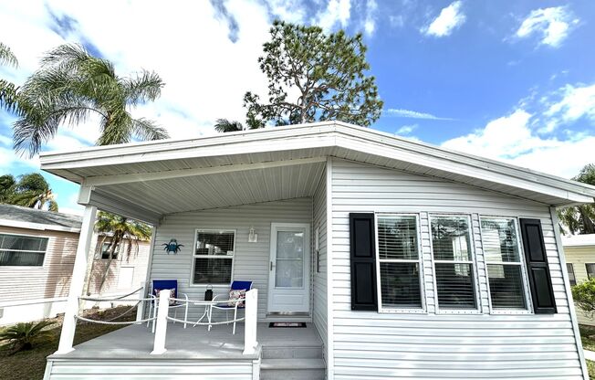 SEASONAL RENTAL CLOSE TO BEACHES, SHOPPING, AND DINNING!