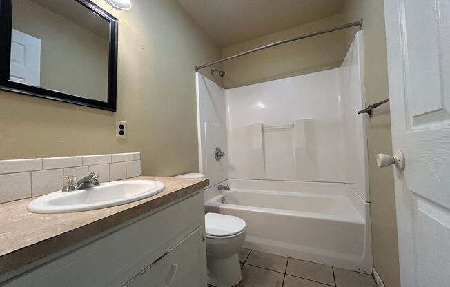 2 beds, 1 bath, $960, Unit 405 Park St. Apt. D