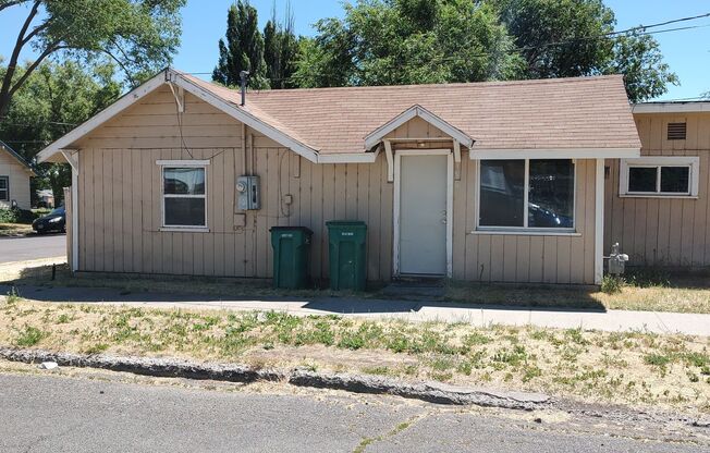 2 Bedroom 1 Bath Newly Remodeled House