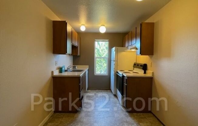 2 beds, 1 bath, $1,295