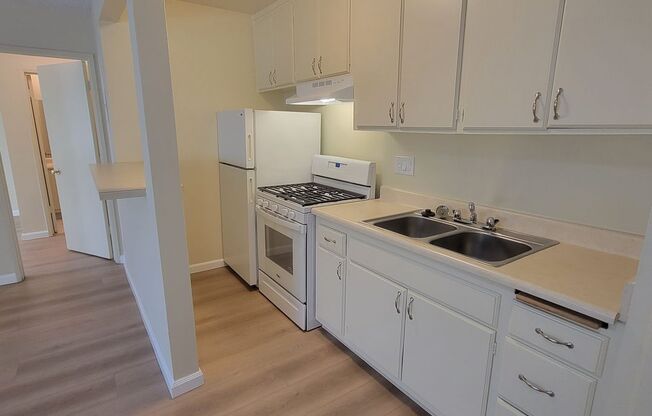 37 unit building close to CSUN!