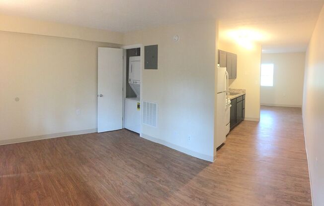 1 bed, 1 bath, 460 sqft, $850, Unit 2B