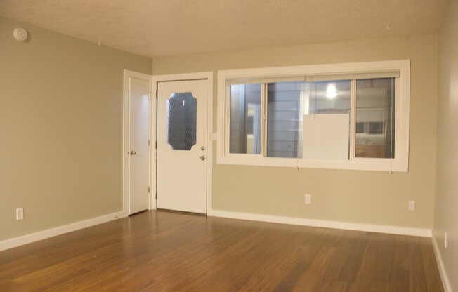 2 beds, 1 bath, $1,795, Unit 502