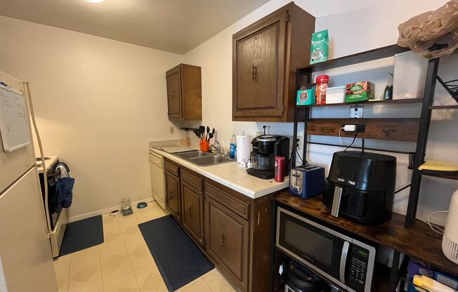 1 bed, 1 bath, $995, Unit 206