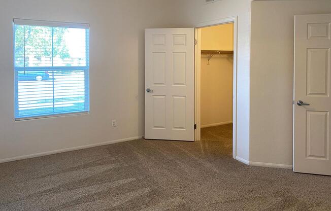 3 beds, 2 baths, 1,213 sqft, $1,900