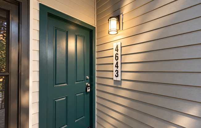 Cozy 2 Bedroom, 2 Bathroom Duplex Surrounded by Trees in Lake Oswego