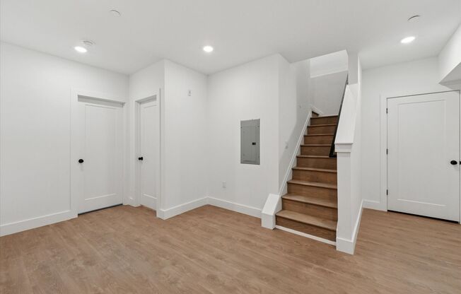 2 beds, 2 baths, 900 sqft, $1,422, Unit 103