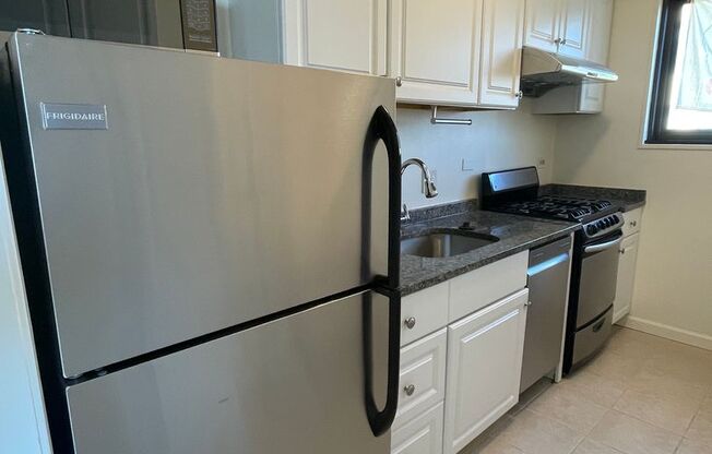 1 bed, 1 bath, $1,950, Unit #506