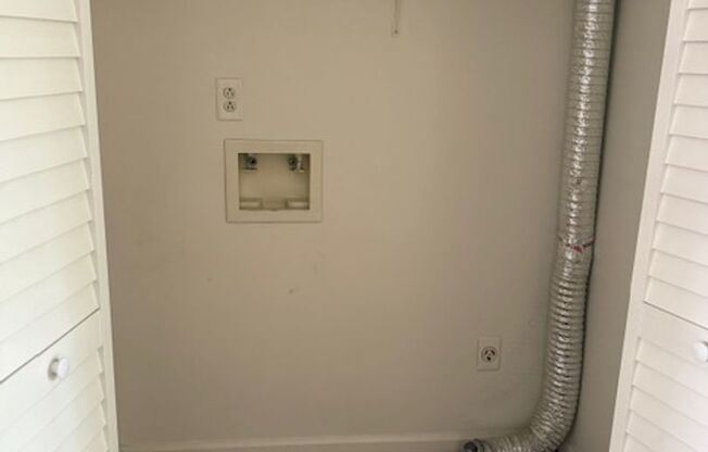 2 beds, 1 bath, 940 sqft, $1,125, Unit 166J