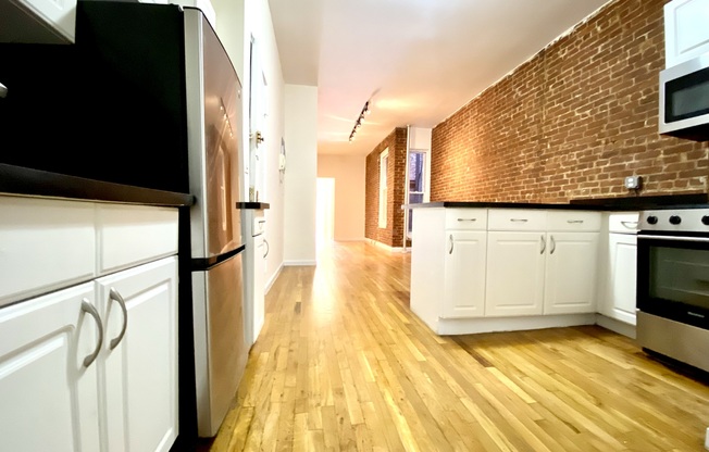 2 beds, 1 bath, $4,295, Unit 4W