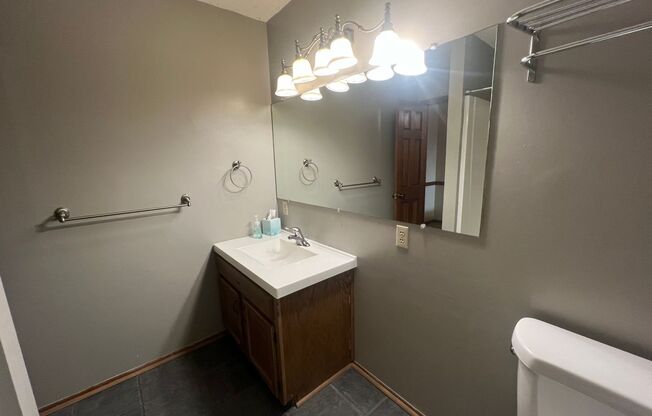 3 beds, 2.5 baths, $1,650, Unit # 7