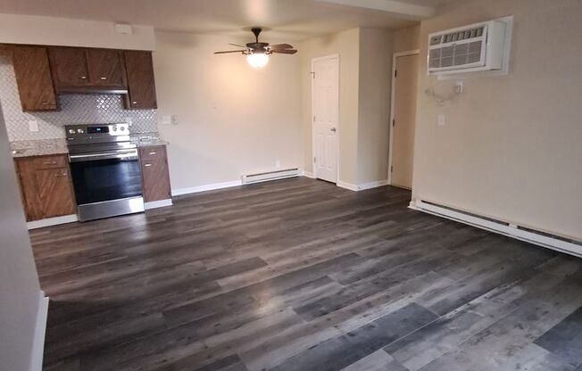 2 beds, 1 bath, $1,125, Unit 205