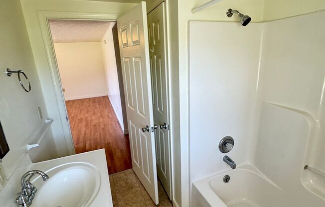 2 beds, 1 bath, 903 sqft, $1,190, Unit A-3