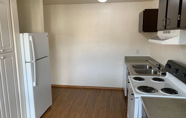 3 beds, 2 baths, 1,434 sqft, $2,450, Unit B110