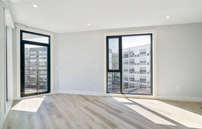 2 beds, 1 bath, $2,700, Unit 206