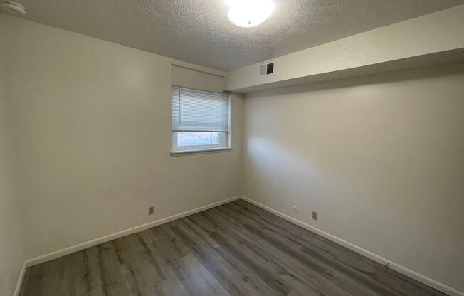 2 beds, 1 bath, 950 sqft, $790, Unit A-4