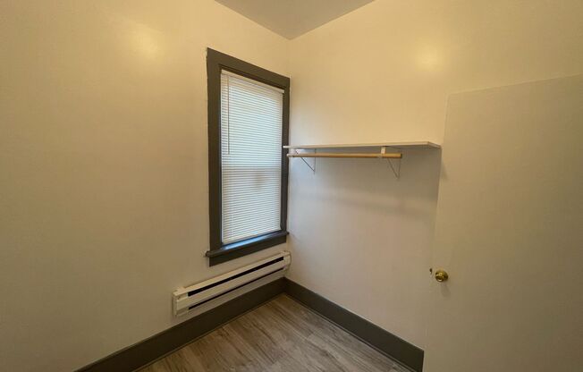 2 beds, 1 bath, 2 sqft, $795