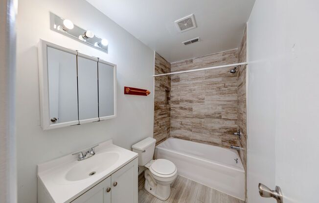 2 beds, 1 bath, 800 sqft, $1,199, Unit 8669F