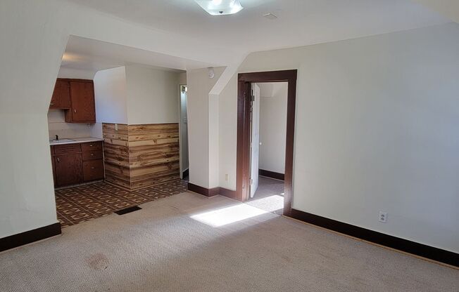 1 bed, 1 bath, $985, Unit 521 1/2 Franklin