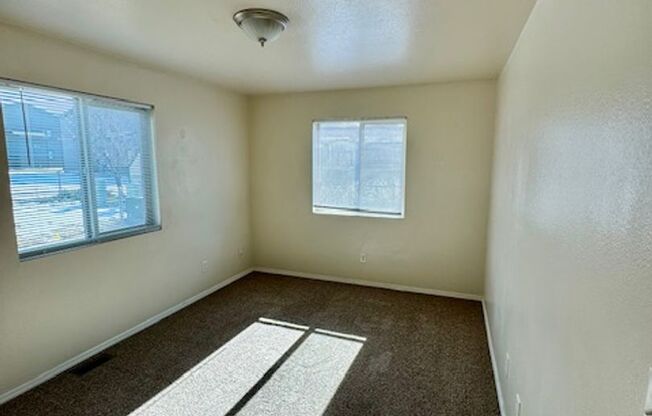 3 beds, 1 bath, $2,000, Unit UNIT D