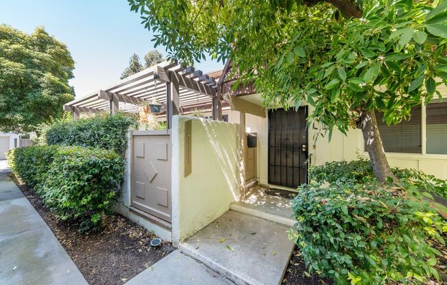 Updated 2&2 RockPointe next to the Green Belt