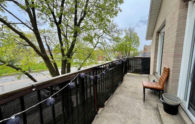2 beds, 1 bath, $1,295, Unit 34