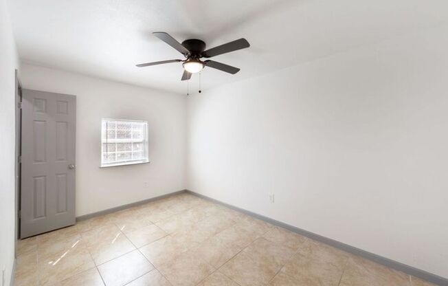 2 beds, 1 bath, $1,025, Unit 23