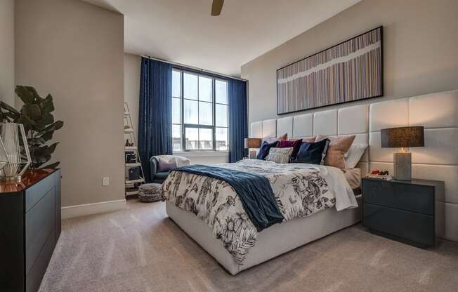 Beautiful Bright Bedroom at The Hamilton, Texas, 75226