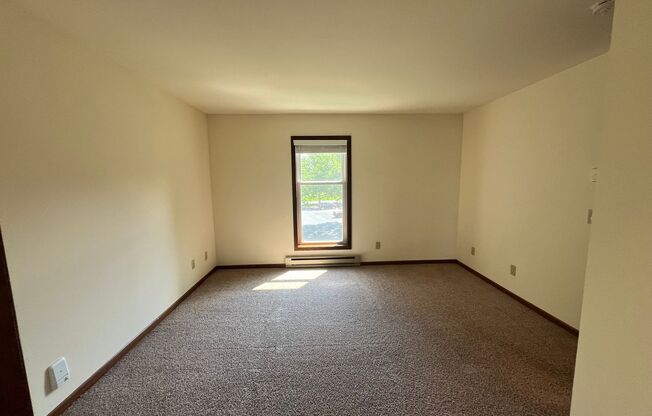 2 beds, 1 bath, 965 sqft, $1,675, Unit 7742RG