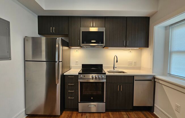1 bed, 1 bath, 371 sqft, $795, Unit 216