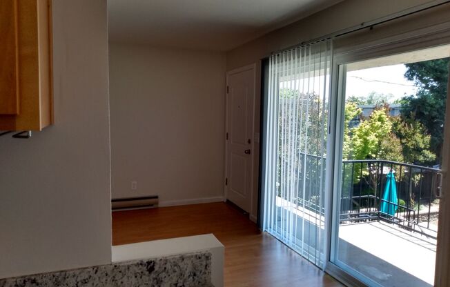 2 beds, 1 bath, 875 sqft, $2,595, Unit #13