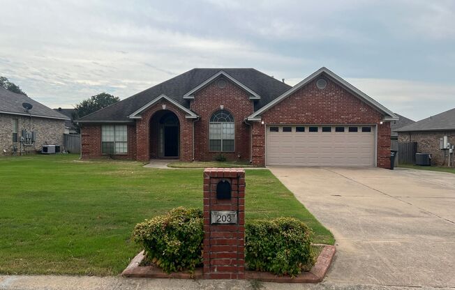 203 Bucky Beaver St., Jacksonville AR 72076 - Large 4br 2ba in Northlake